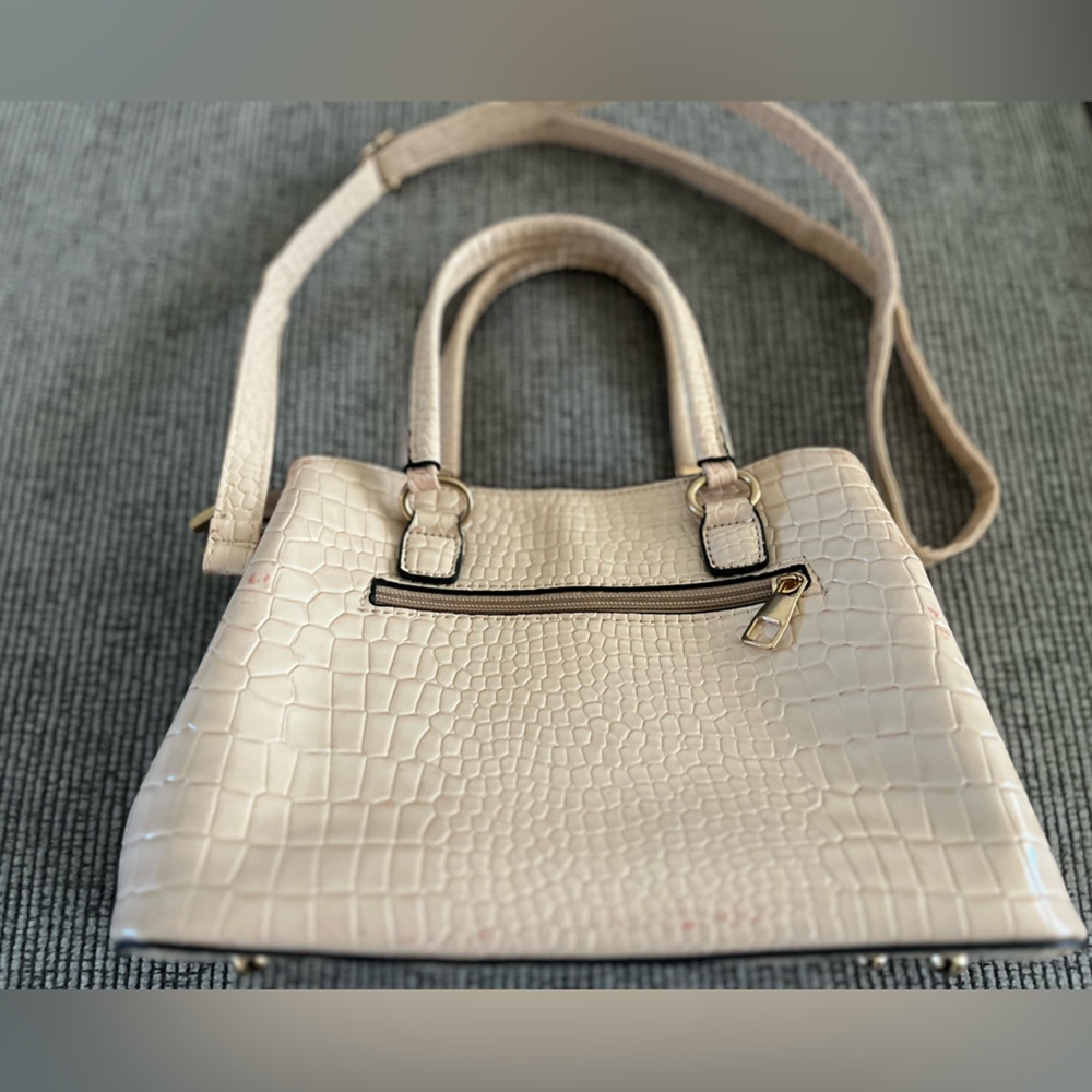 Very pretty new unbranded cream color handbag